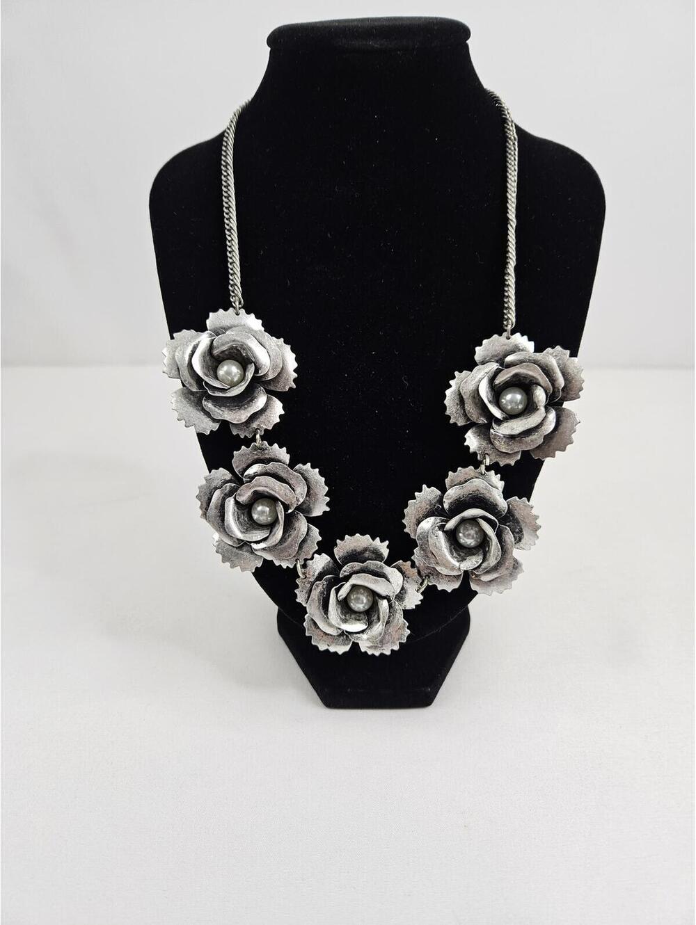 Vintage Guen Silver Floral Statement Necklace